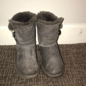 Size 5 grey ugg boots with buttons